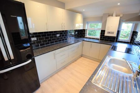 5 bedroom Semi-detached house to let in 5 Bed Student House - 23 Tudor Road