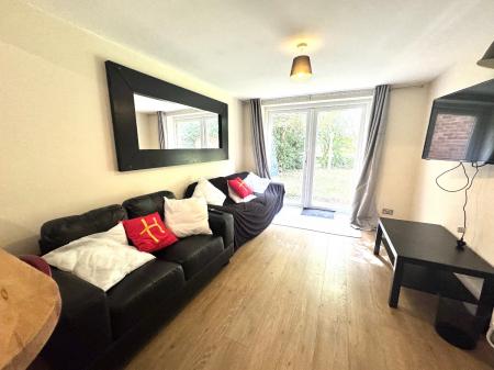 5 bedroom Semi-detached house to let in 5 Bed Student Home - 31 Godden Road, UKC