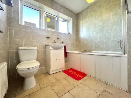 1 bedroom Semi-detached house to let in 21 Montfort Close, UKC