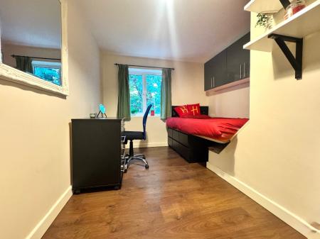1 bedroom Semi-detached house to let in 21 Montfort Close, UKC