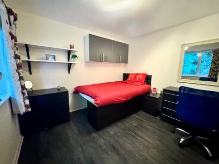 1 bedroom Semi-detached house to let in 21 Montfort Close, UKC
