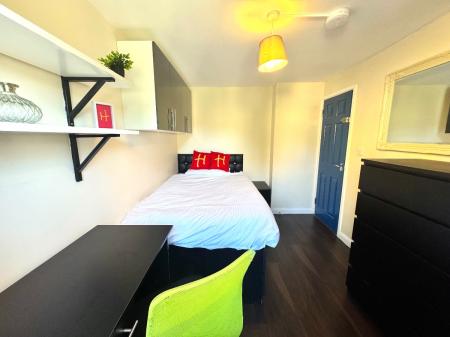 1 bedroom Semi-detached house to let in 21 Montfort Close, UKC