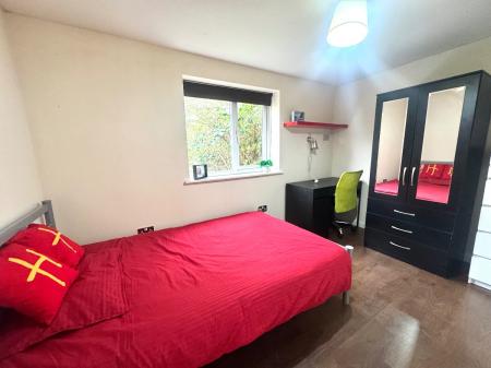 5 bedroom Semi-detached house to let in 5 Bed Student House - 50 New Ruttington Lane