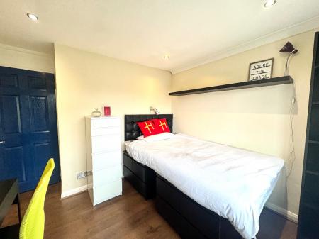 5 bedroom Semi-detached house to let in 5 Bed Student House - 50 New Ruttington Lane