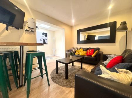 5 bedroom Semi-detached house to let in 5 Bed Student House - 50 New Ruttington Lane