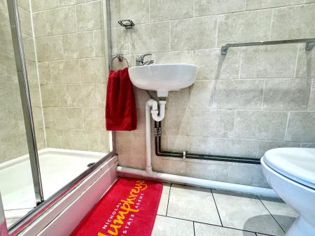 5 bedroom Semi-detached house to let in 5 Bed Student House - 50 New Ruttington Lane