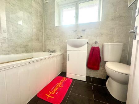 5 bedroom Semi-detached house to let in 5 Bed Student House - 50 New Ruttington Lane