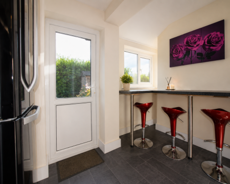 6 bedroom Semi-detached house to let in 16 Guildford Road