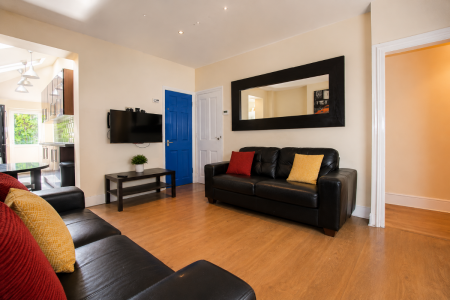 6 bedroom Semi-detached house to let in 16 Guildford Road