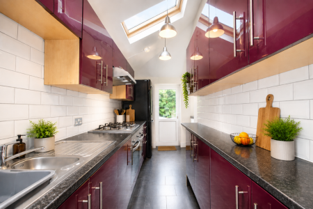 6 bedroom Semi-detached house to let in 16 Guildford Road