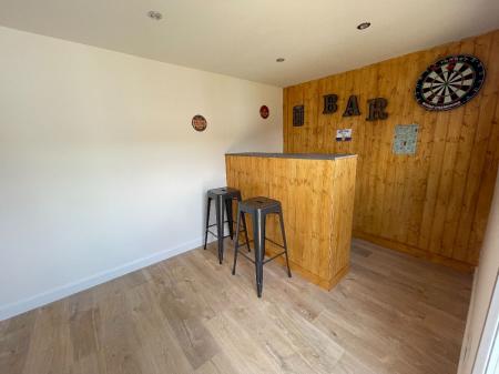 6 bedroom Semi-detached house to let in 6 Bed Student House - 26 Knight Avenue