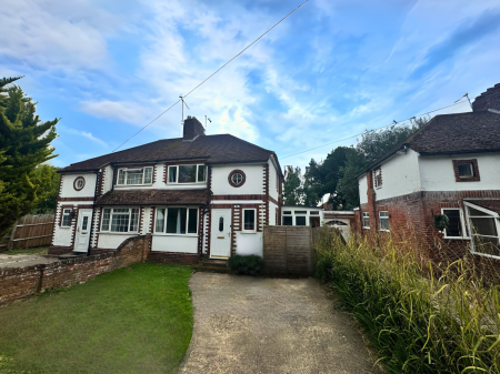 7 bedroom Semi-detached house to let in 22 Downs Road, UKC