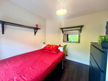 7 bedroom Semi-detached house to let in 22 Downs Road, UKC