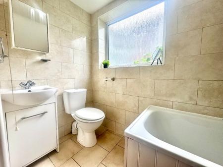 7 bedroom Semi-detached house to let in 22 Downs Road, UKC