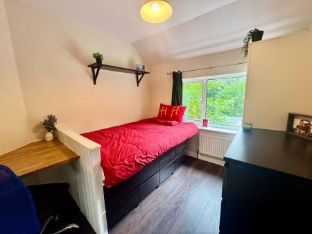 7 bedroom Semi-detached house to let in 22 Downs Road, UKC