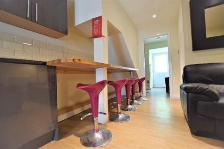5 bedroom Semi-detached house to let in 5 Bed Student House - 26 Rushmead Close, UKC
