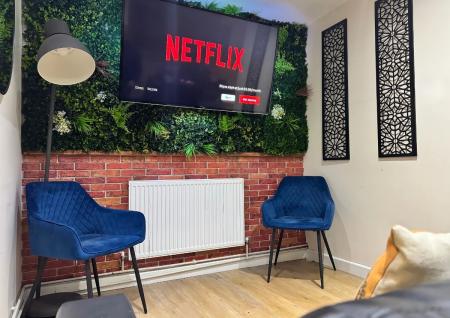 5 bedroom Semi-detached house to let in 5 Bed Student House - 26 Rushmead Close, UKC