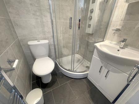 6 bedroom Semi-detached house to let in 6 Bed Student Home - 3 North Holmes Road