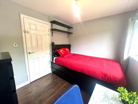 7 bedroom Semi-detached house to let in 7 Bed Student Home - 93 Tenterden Drive