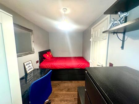 7 bedroom Semi-detached house to let in 7 Bed Student Home - 93 Tenterden Drive
