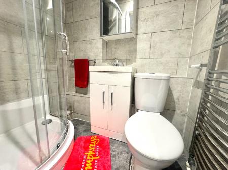 7 bedroom Semi-detached house to let in 7 Bed Student Home - 93 Tenterden Drive