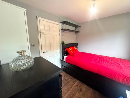 7 bedroom Semi-detached house to let in 7 Bed Student Home - 93 Tenterden Drive