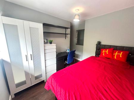 7 bedroom Semi-detached house to let in 7 Bed Student Home - 93 Tenterden Drive
