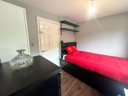 7 bedroom Semi-detached house to let in 7 Bed Student Home - 93 Tenterden Drive