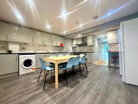 7 bedroom Semi-detached house to let in 7 Bed Student Home - 93 Tenterden Drive