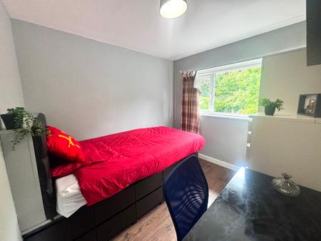 7 bedroom Semi-detached house to let in 7 Bed Student Home - 93 Tenterden Drive