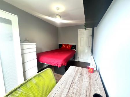 7 bedroom Semi-detached house to let in 7 Bed Student Home - 93 Tenterden Drive