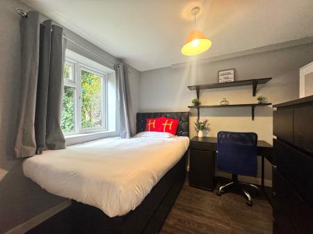 6 bedroom Terraced House to let in 29 Godden Road - UKC Location