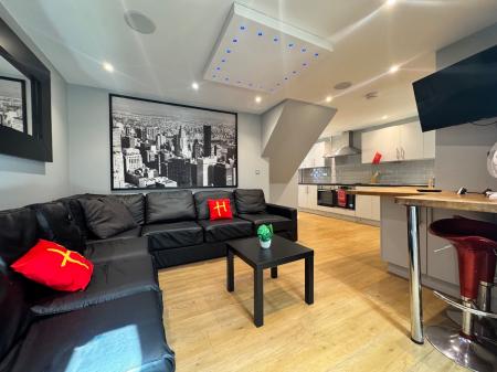 6 bedroom Terraced House to let in 29 Godden Road - UKC Location