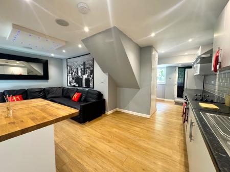 6 bedroom Terraced House to let in 29 Godden Road - UKC Location