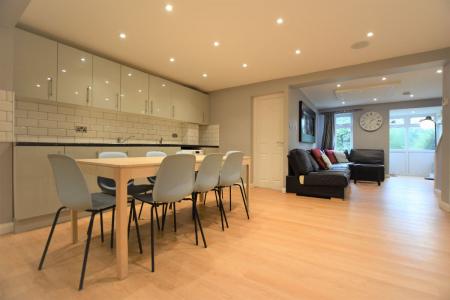 7 bedroom Semi-detached house to let in 7 Bed Student Home - 91 Tenterden Drive