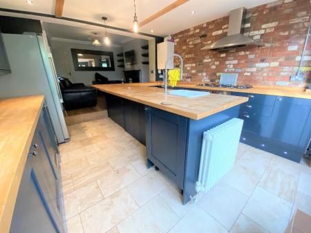 5 bedroom Terraced House to let in Gordon Road