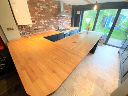 5 bedroom Terraced House to let in Gordon Road