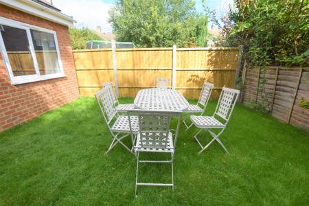 6 bedroom Semi-detached house to let in 6 Bedroom Student Home - 12 Godden Road, UKC
