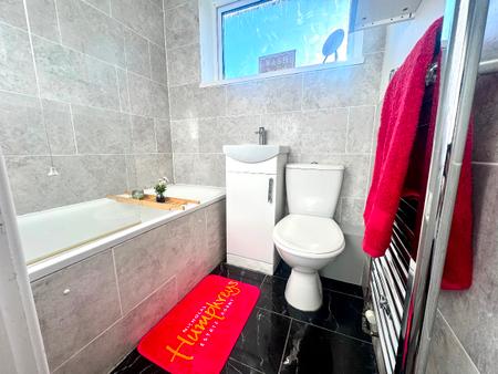 6 bedroom Semi-detached house to let in 6 Bedroom Student Home - 12 Godden Road, UKC