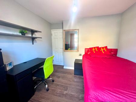 6 bedroom Semi-detached house to let in 6 Bedroom Student Home - 12 Godden Road, UKC
