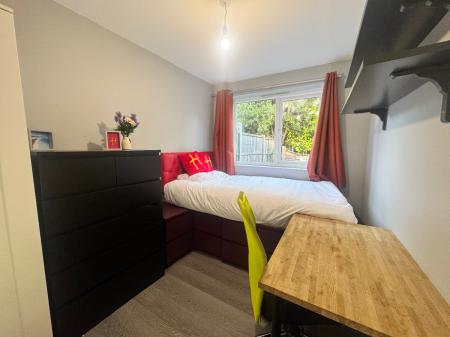 6 bedroom Semi-detached house to let in 6 Bedroom Student Home - 12 Godden Road, UKC
