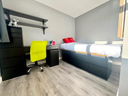 6 bedroom Semi-detached house to let in 6 Bedroom Student Home - 12 Godden Road, UKC