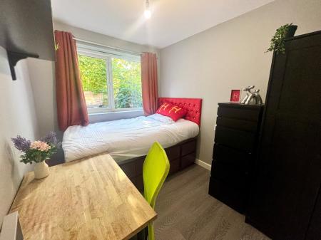 6 bedroom Semi-detached house to let in 6 Bedroom Student Home - 12 Godden Road, UKC