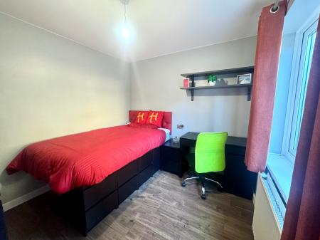 6 bedroom Semi-detached house to let in 6 Bedroom Student Home - 12 Godden Road, UKC