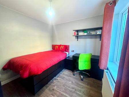 6 bedroom Semi-detached house to let in 6 Bedroom Student Home - 12 Godden Road, UKC