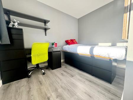 6 bedroom Semi-detached house to let in 6 Bedroom Student Home - 12 Godden Road, UKC