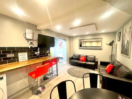 6 bedroom Semi-detached house to let in 6 Bedroom Student Home - 12 Godden Road, UKC