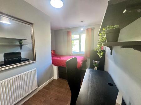6 bedroom Semi-detached house to let in 6 Bedroom Student Home - 12 Godden Road, UKC