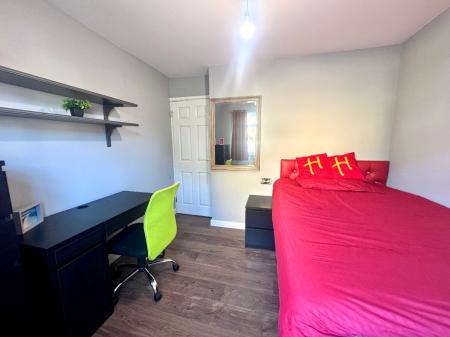 6 bedroom Semi-detached house to let in 6 Bedroom Student Home - 12 Godden Road, UKC