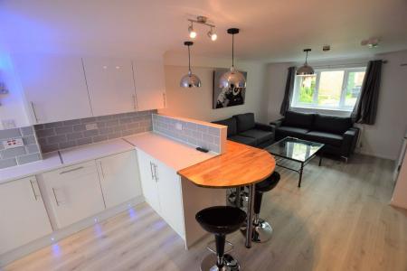 6 bedroom Terraced House to let in 6 Bedroom Student Home - Regency Place